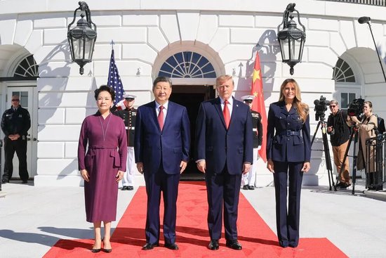 习近平和彭丽媛同特朗普夫妇茶叙，高清大图来了！
